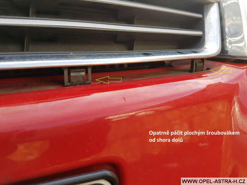 Výměna xenonové výbojky Opel Astra H 02