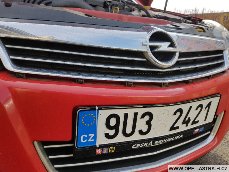 Výměna xenonové výbojky Opel Astra H 03