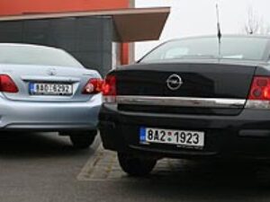 Opel Astra H sedan vs. Toyota Corolla